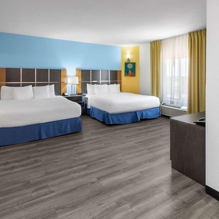 Days Inn & Suites By Wyndham Lubbock Medical Center Exteriör bild
