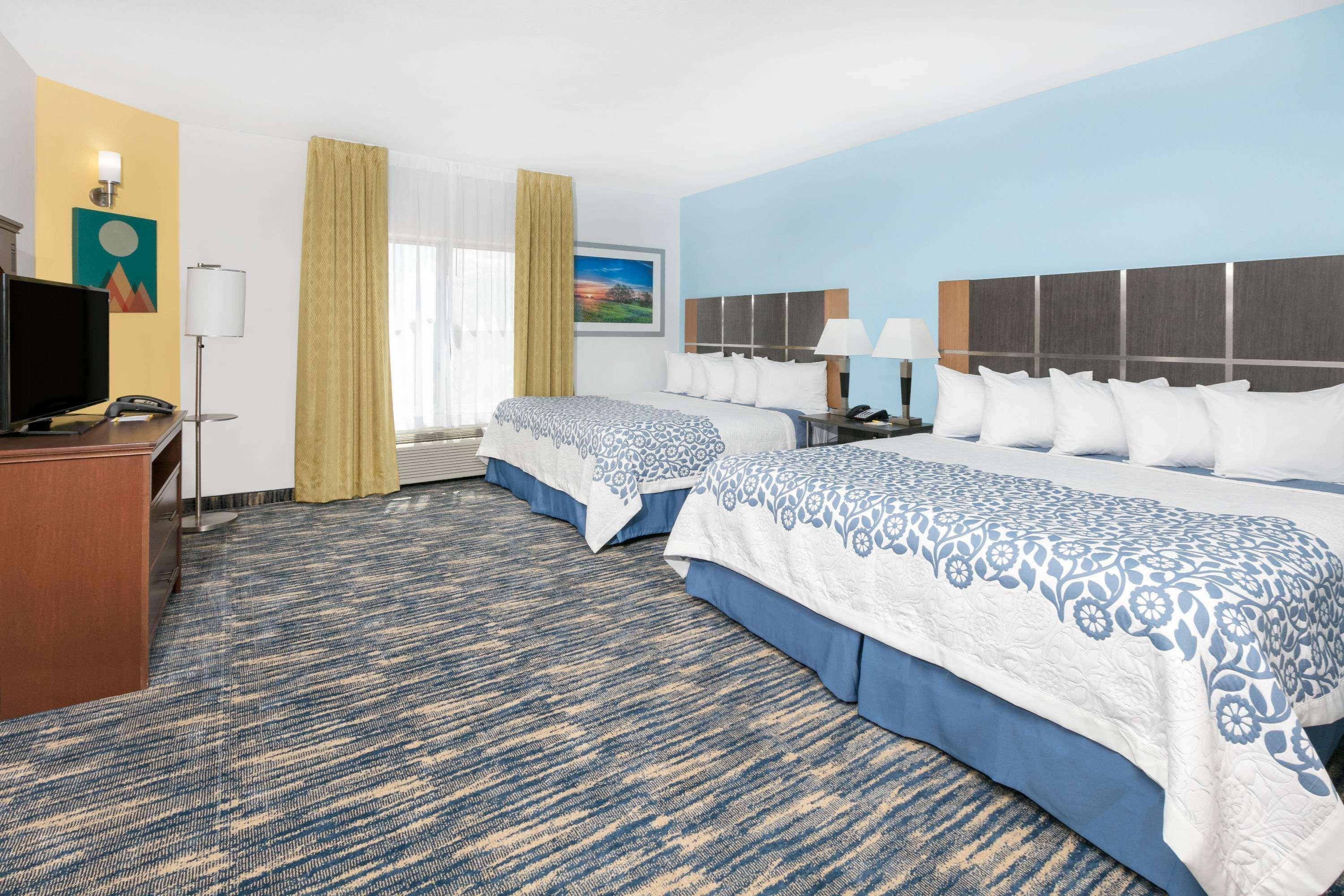 Days Inn & Suites By Wyndham Lubbock Medical Center Exteriör bild
