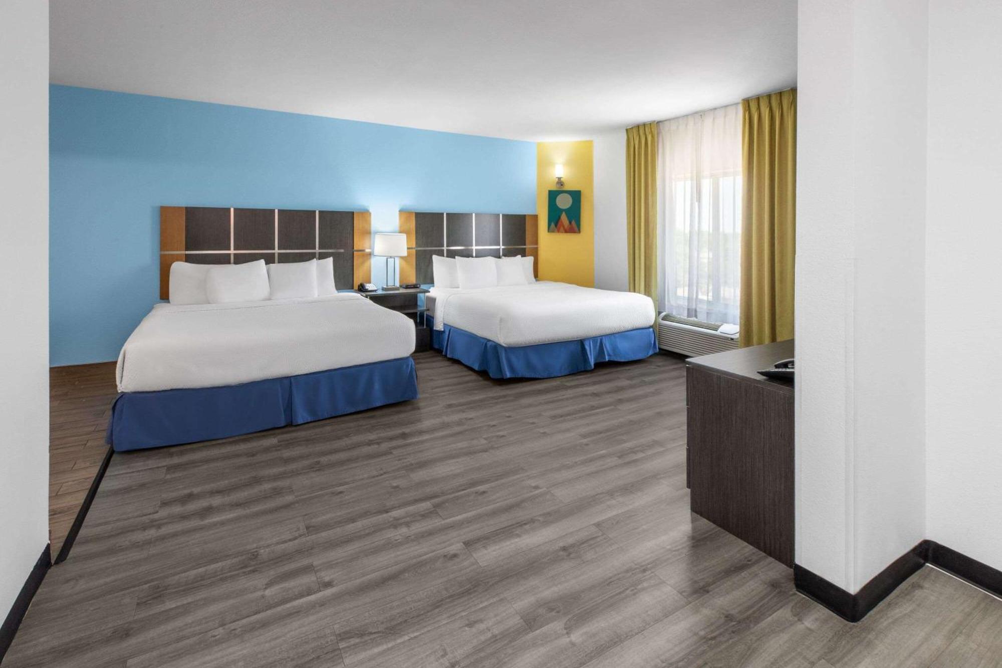 Days Inn & Suites By Wyndham Lubbock Medical Center Exteriör bild