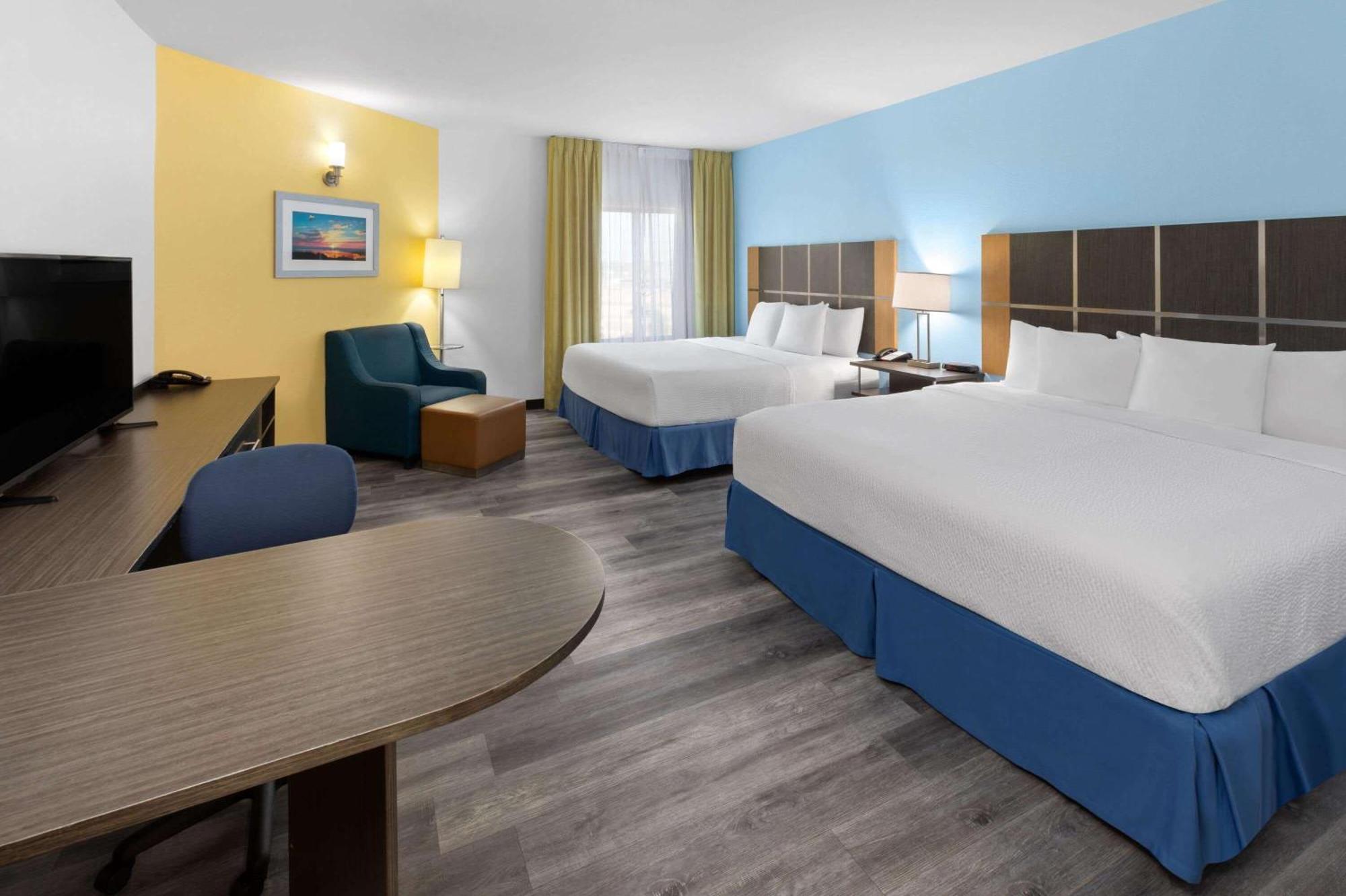 Days Inn & Suites By Wyndham Lubbock Medical Center Exteriör bild
