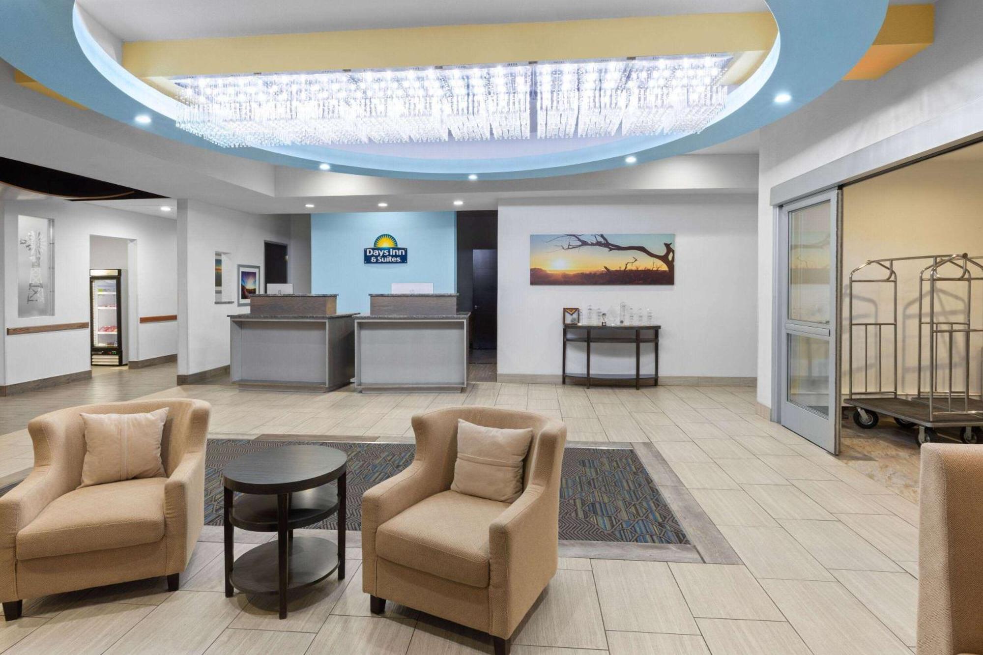 Days Inn & Suites By Wyndham Lubbock Medical Center Exteriör bild