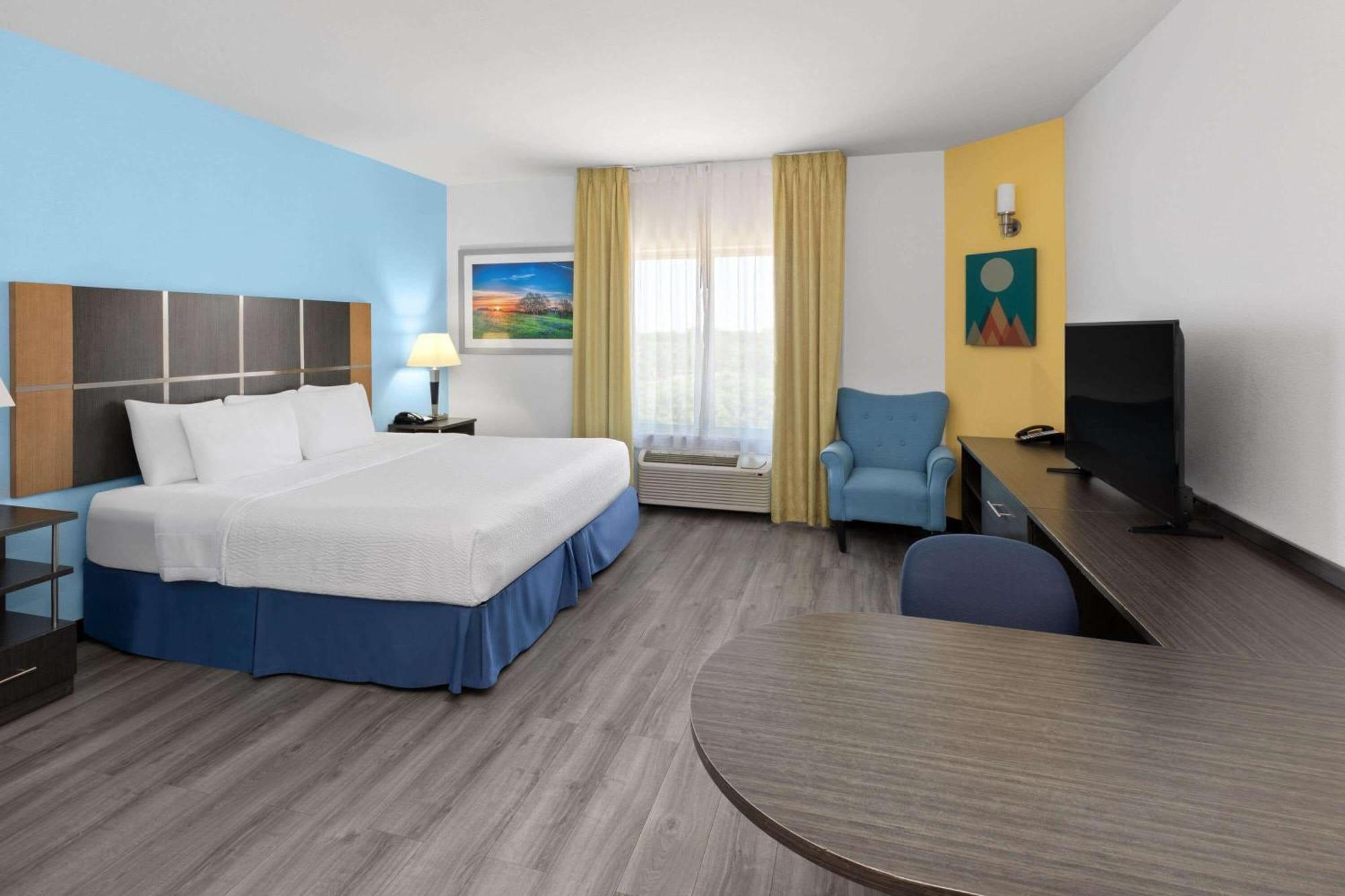 Days Inn & Suites By Wyndham Lubbock Medical Center Exteriör bild