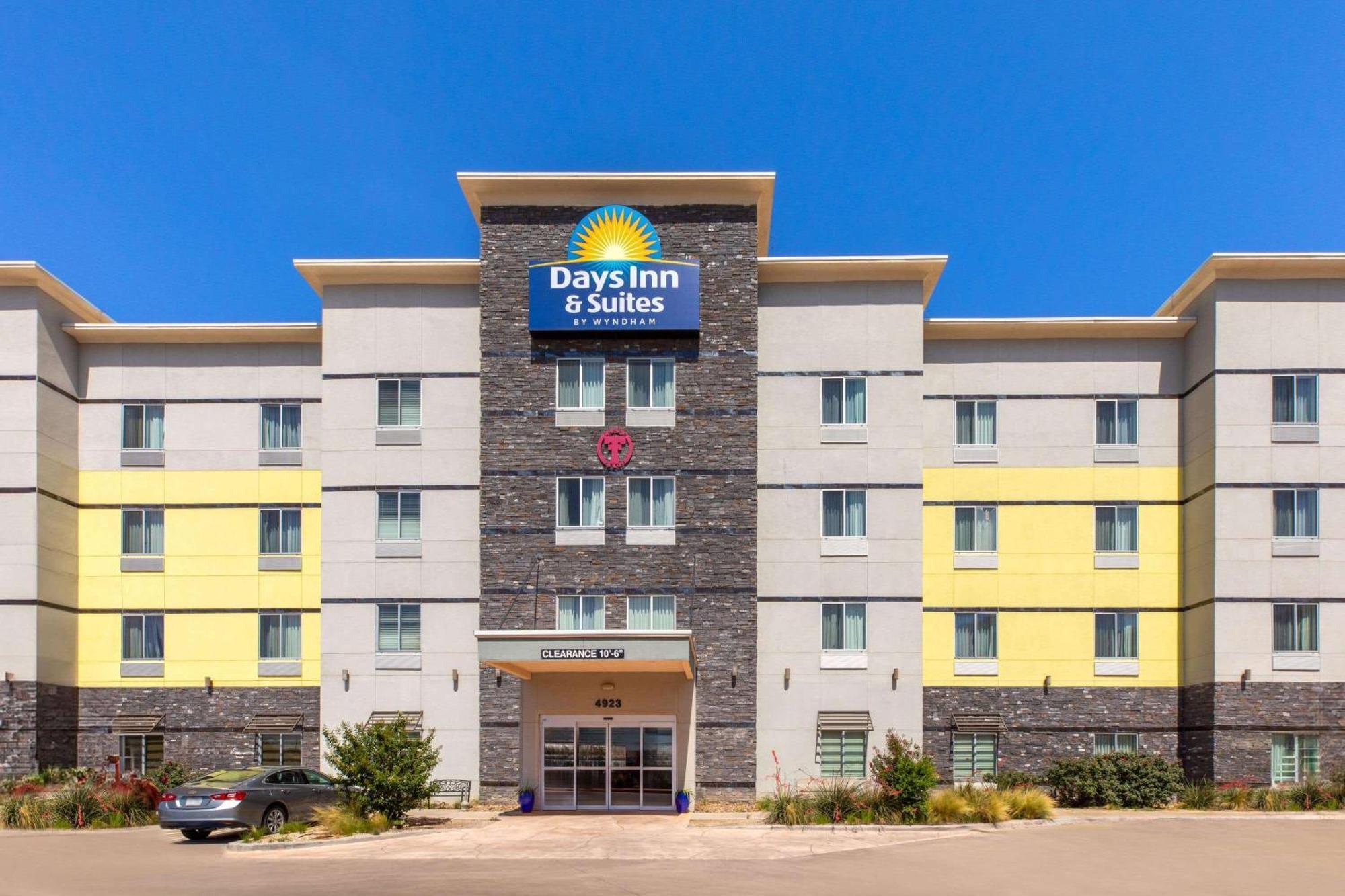 Days Inn & Suites By Wyndham Lubbock Medical Center Exteriör bild