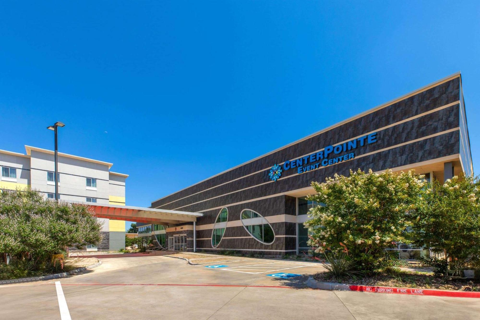Days Inn & Suites By Wyndham Lubbock Medical Center Exteriör bild