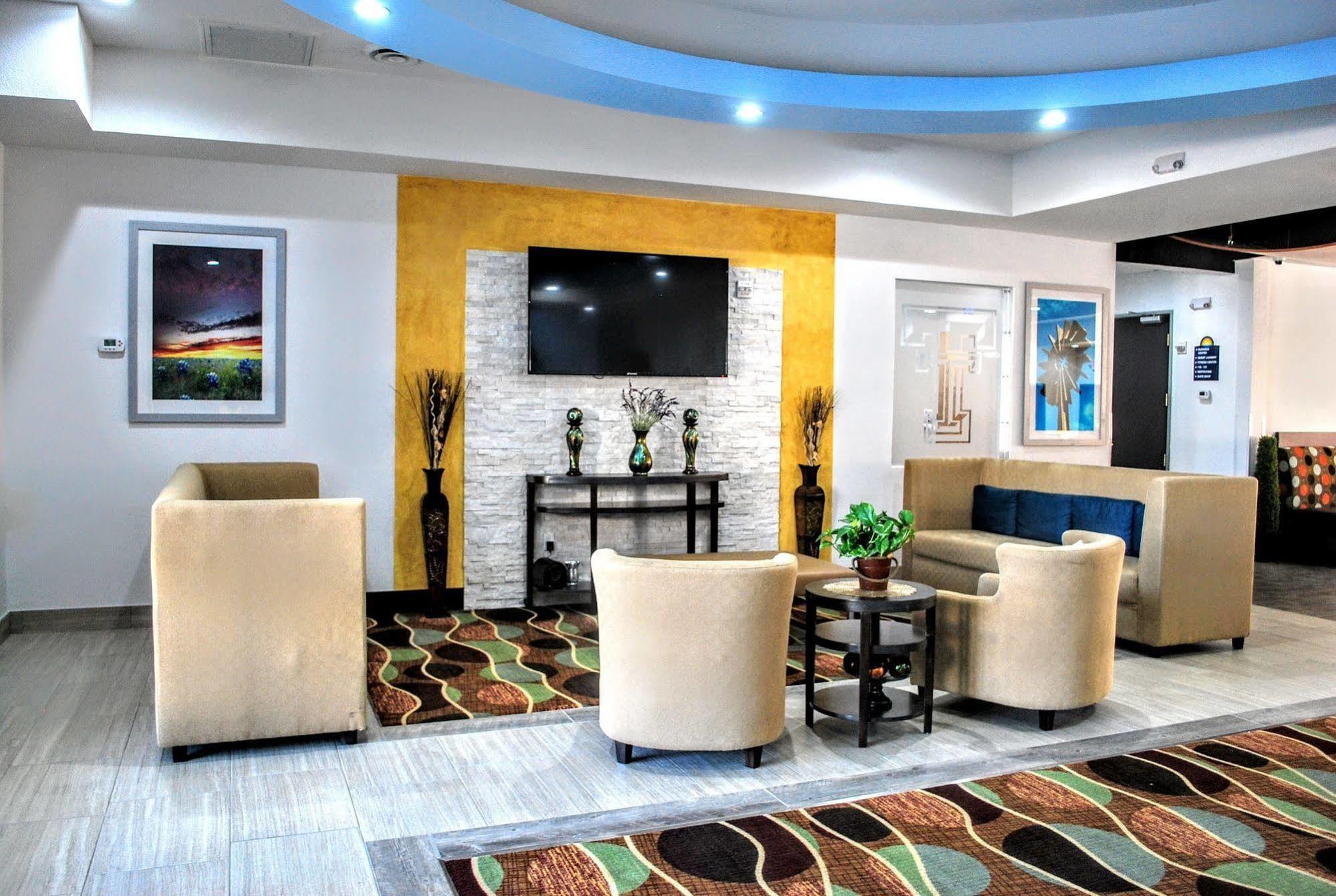 Days Inn & Suites By Wyndham Lubbock Medical Center Exteriör bild