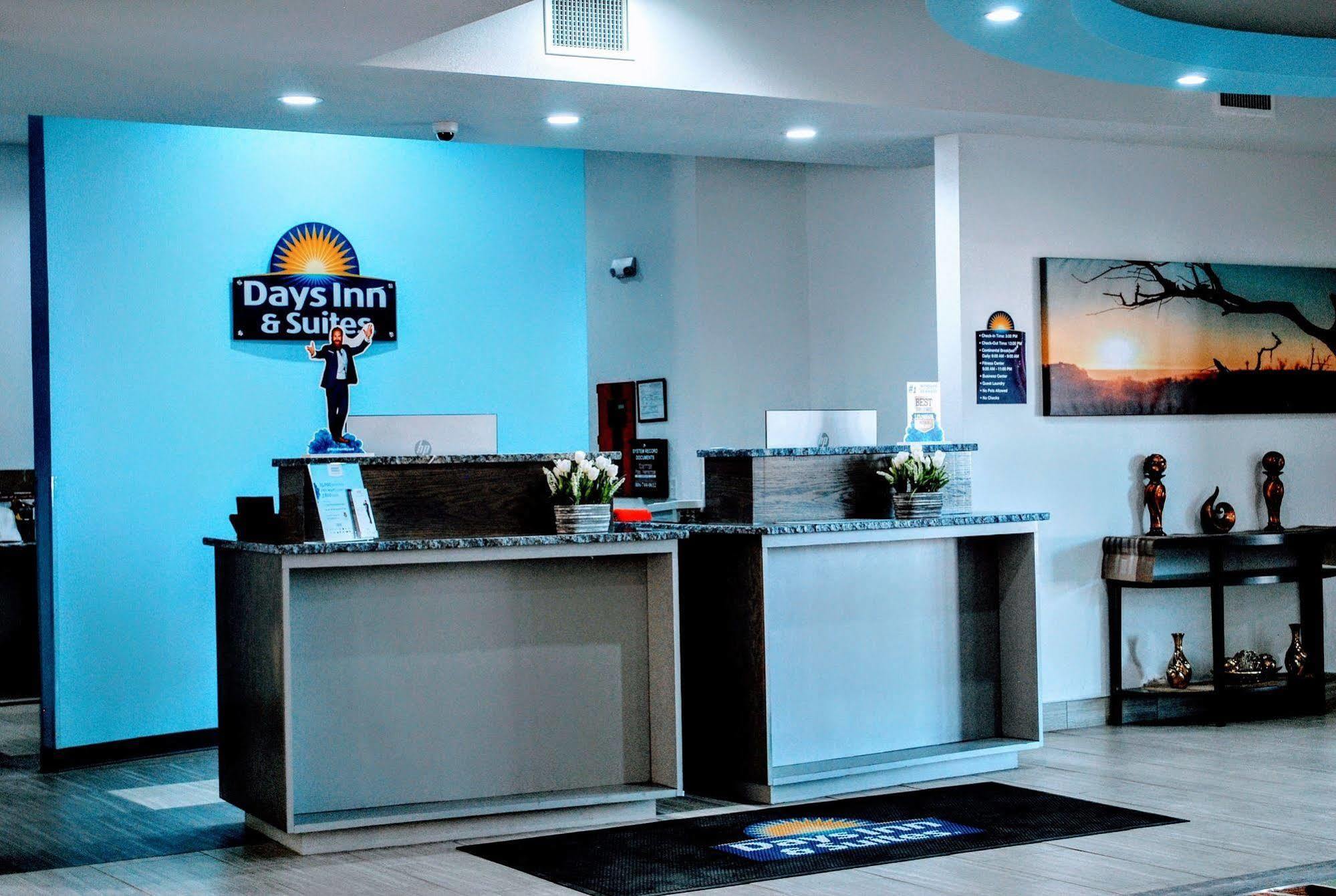 Days Inn & Suites By Wyndham Lubbock Medical Center Exteriör bild