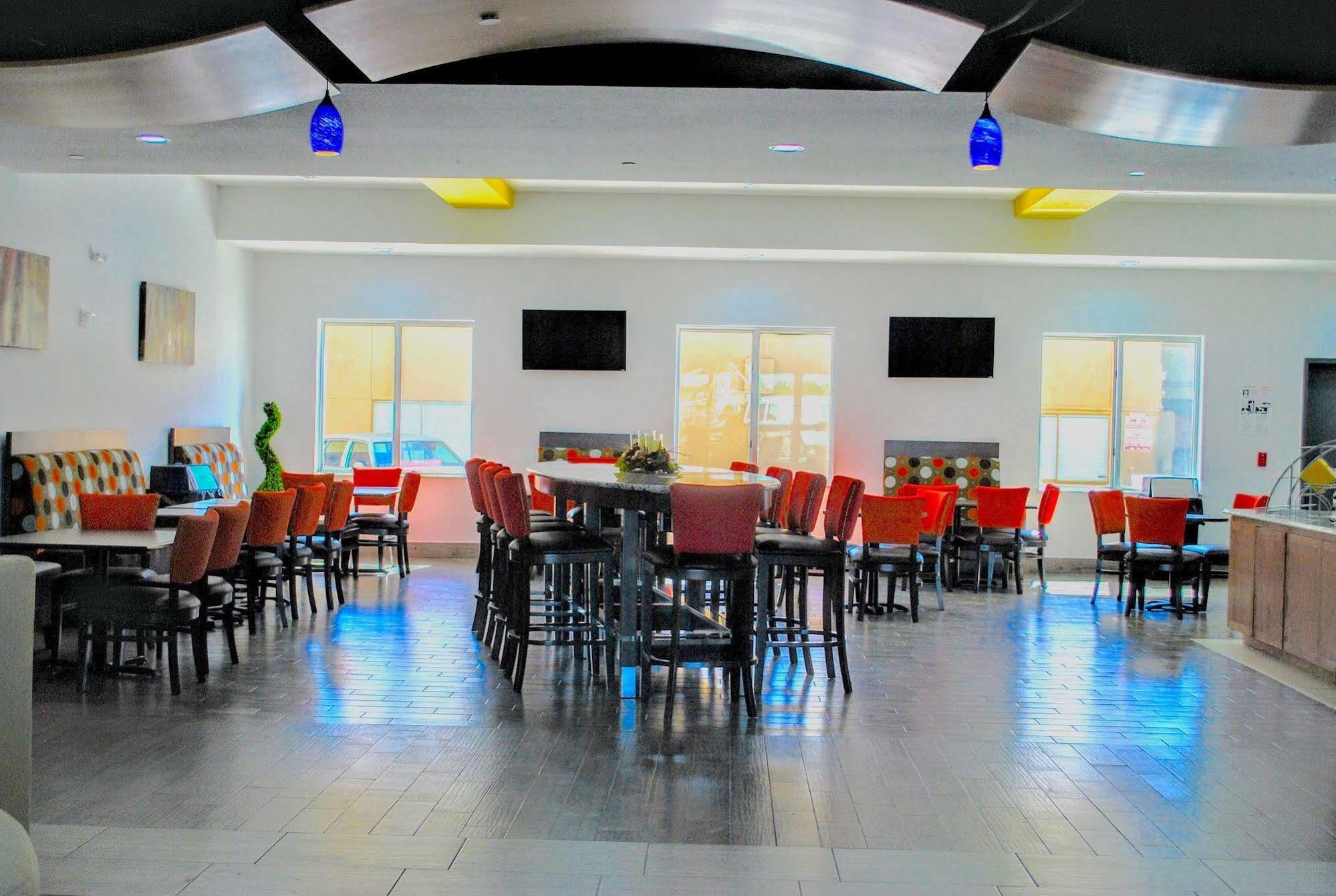 Days Inn & Suites By Wyndham Lubbock Medical Center Exteriör bild